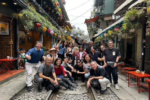 Discover the Vibrant Flavors of Hanoi's Street Food Scene - photo 18
